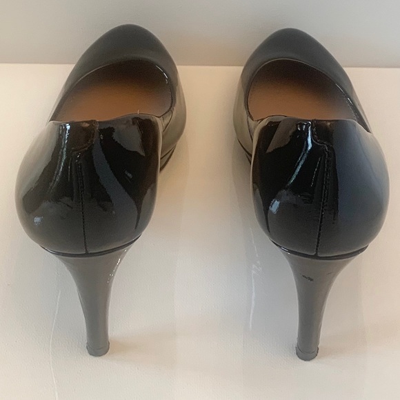 Vince Camuto - Picture 6 of 7